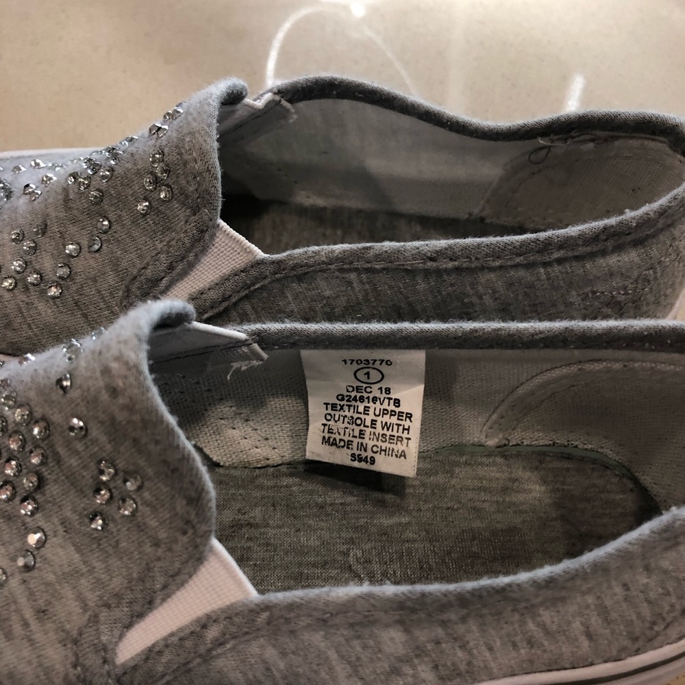 Slip on sneakers for girls